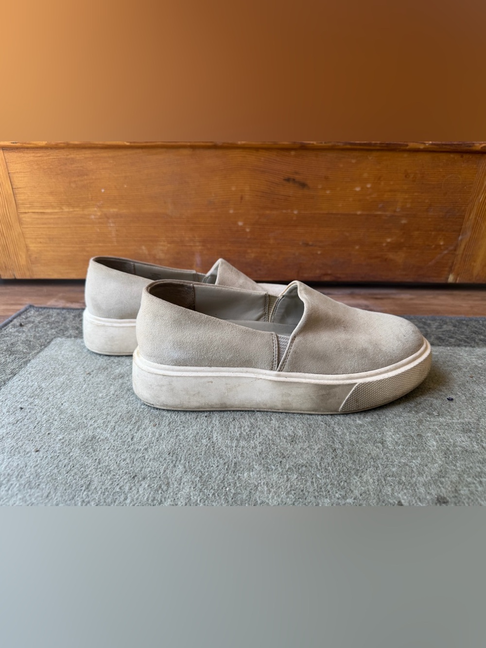 Vince Camuto ABBINNA SNEAKER in French Grey Suede